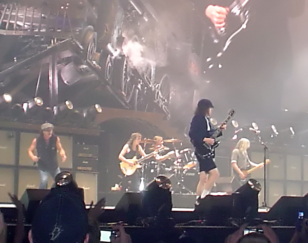 Has AC/DC Written Off Brian Johnson??? [PODCAST]
