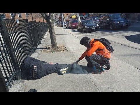 Photo of Teen Praying For Homeless Man Goes Viral! Check it out!