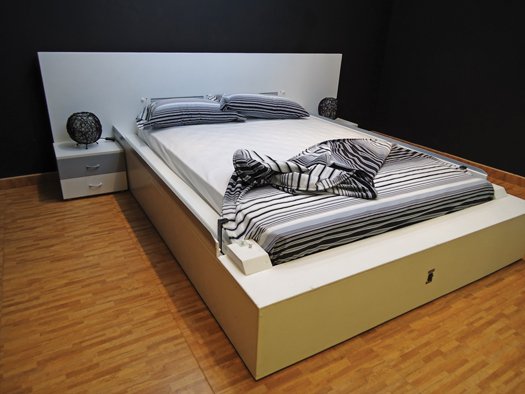 Lazy People Unite!…A Bed That Makes ITSELF! [VIDEO]